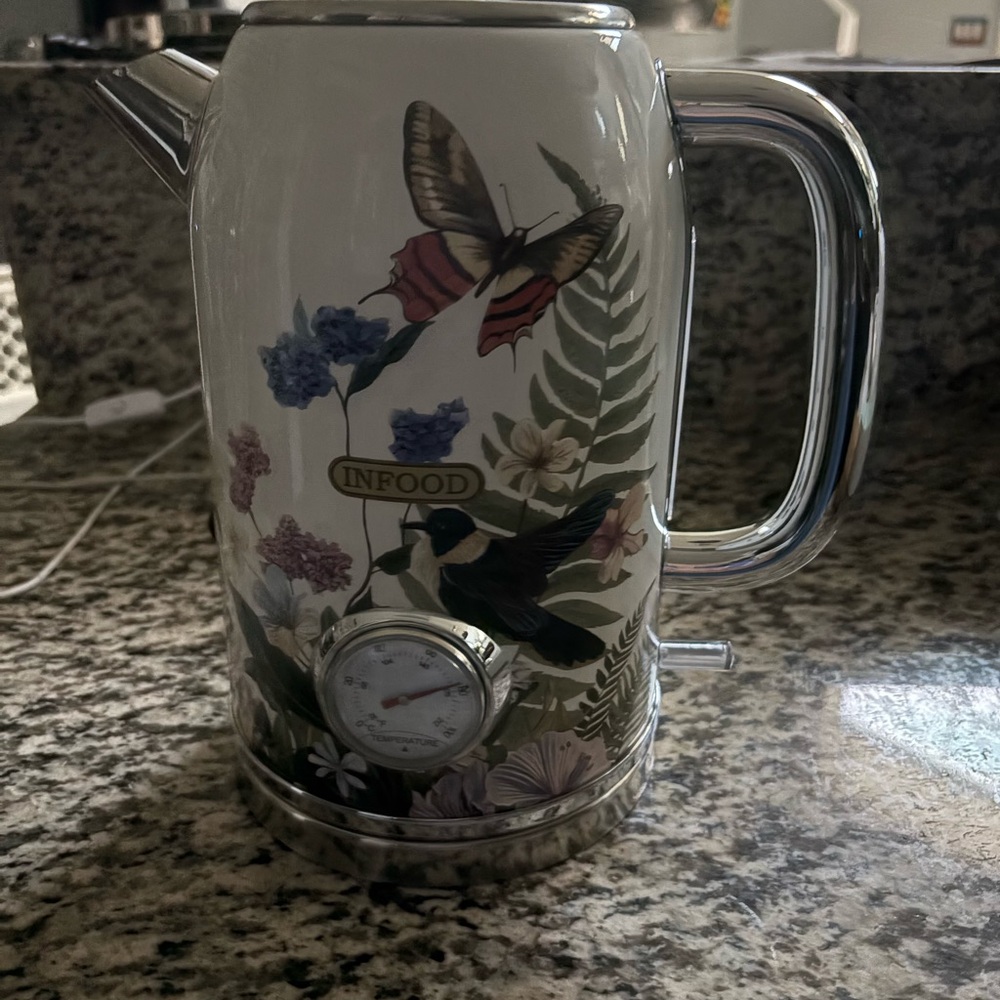 Floral Design Electric Kettle - White and Silver